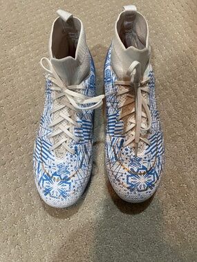 White High-Top Soccer Shoes with Blue Graphic Print